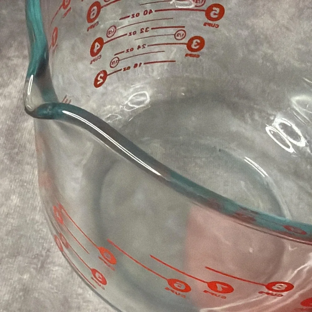 VTG Pyrex 8 Cup/64 Oz Glass Measuring Cup Batter Mixing Bowl With Lid 564-PPD-PC